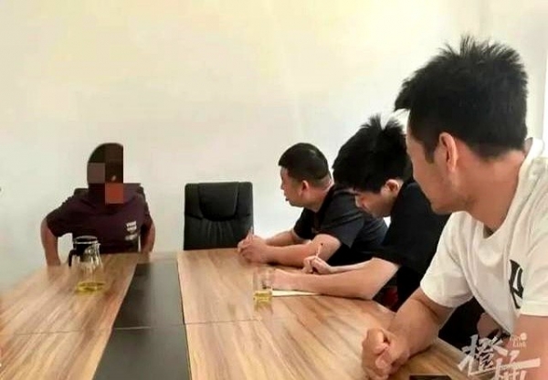 杀人犯潜逃34年只用老年机电话手表